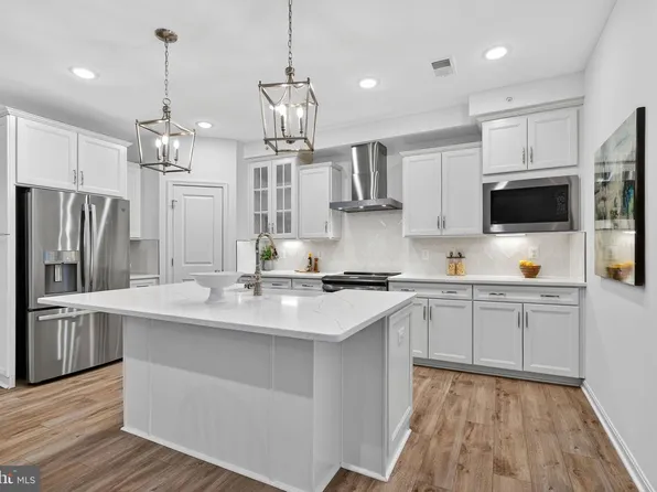 13970 Englefield Dr Unit 404, Woodbridge, VA 22193