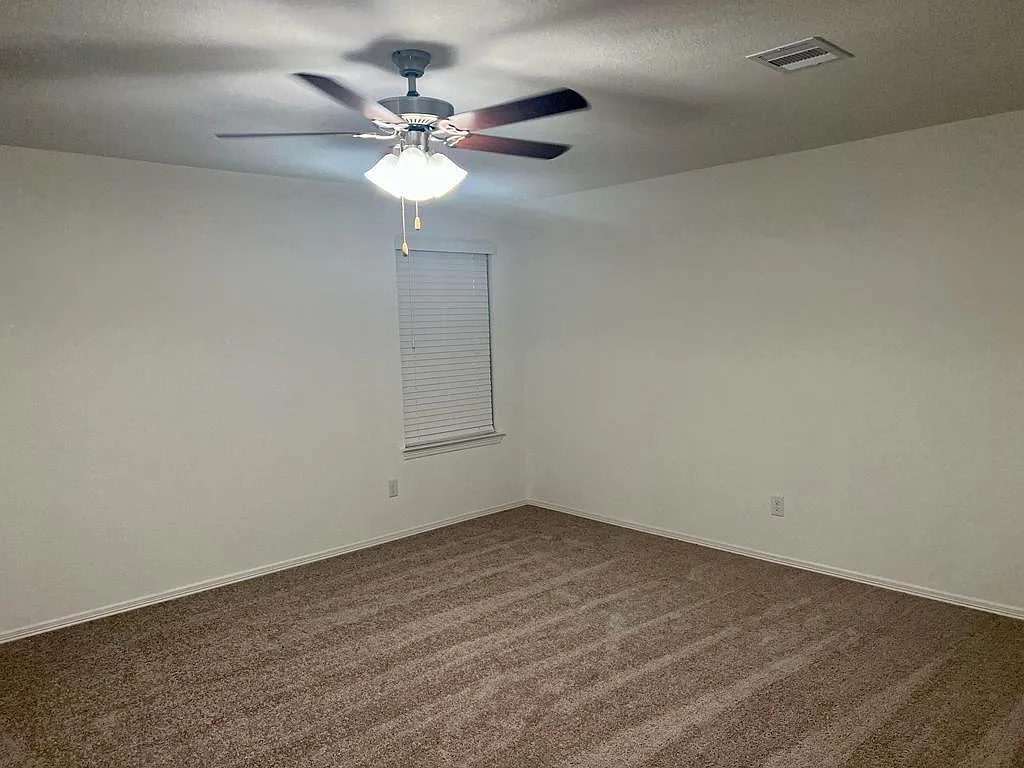 5 bed, 4.0 bath, 2409 sqft, $3,200 — Photo 4