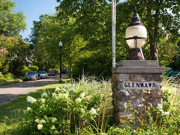 3rd image of 2576 Glenmawr Ave