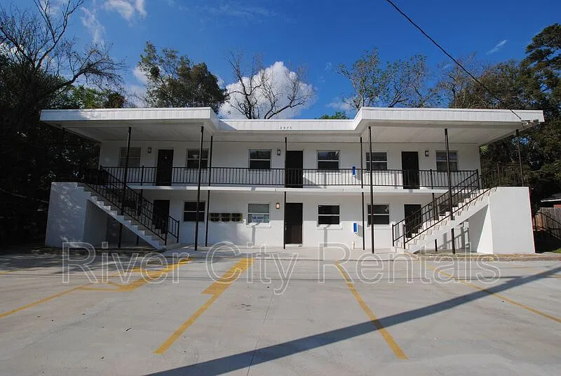 1 bed, 1.0 bath, 650 sqft, $900 — Photo 1