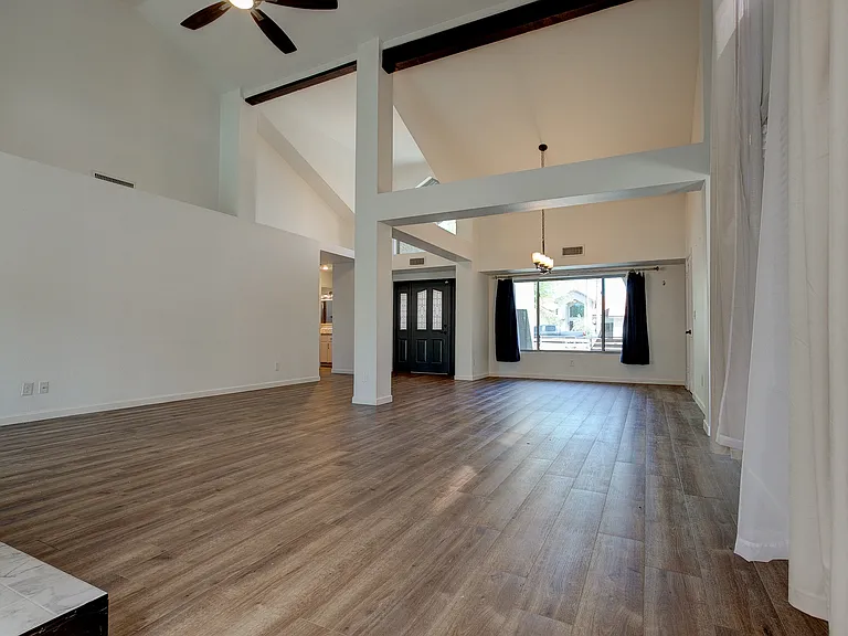 1945 E Velvet Dr — Photo 13