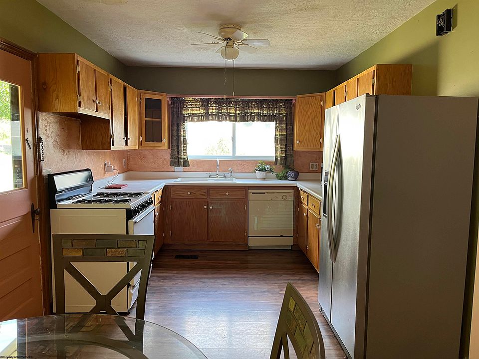 944 Lake Floyd Cir, Bristol, WV 26426 Zillow