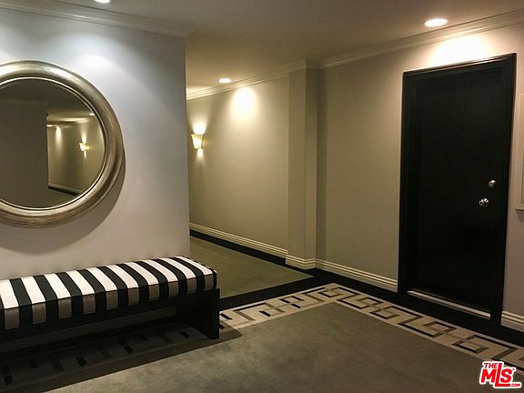 5th image of 818 N Doheny Dr APT 601