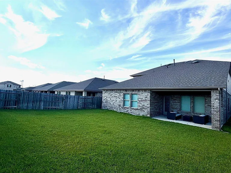 1515 Wells Manor Ln — Photo 18