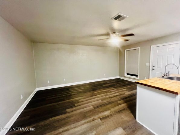 jacksonville-florida-154714023 picture