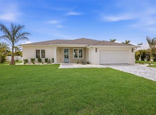 680 Key Royale Dr, Holmes Beach, FL 34217