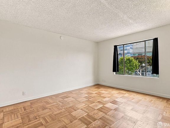4th image of 158 Oriente St
