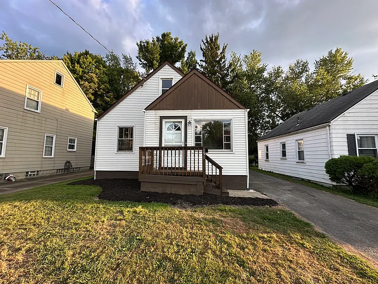 151 Clifton Dr — Photo 1