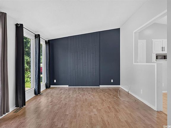4th image of 212 3rd AVENUE S
