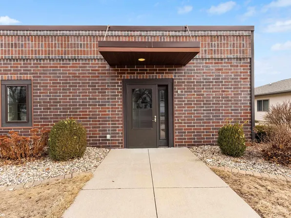 805 3rd Ave S Unit B, Clear Lake, IA 50428