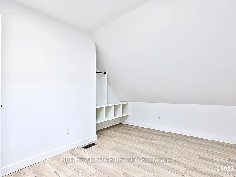 48 Lanark Ave #B — Photo 8