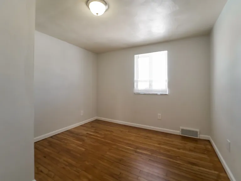 211 Andora Dr — Photo 5