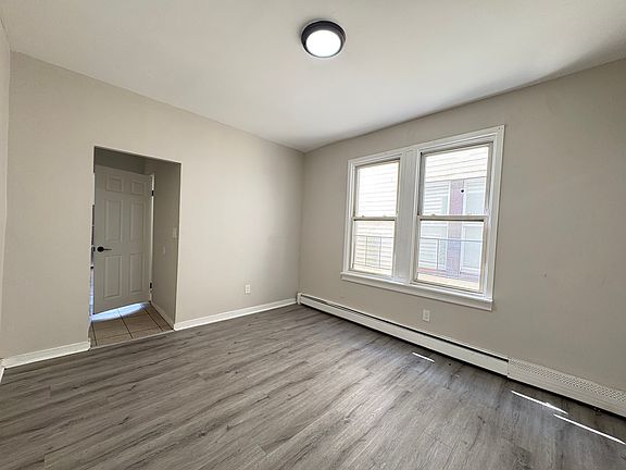 3rd image of 137 Wilkinson Ave APT 2L