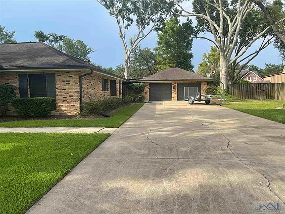 3rd image of 109 Cactus Dr