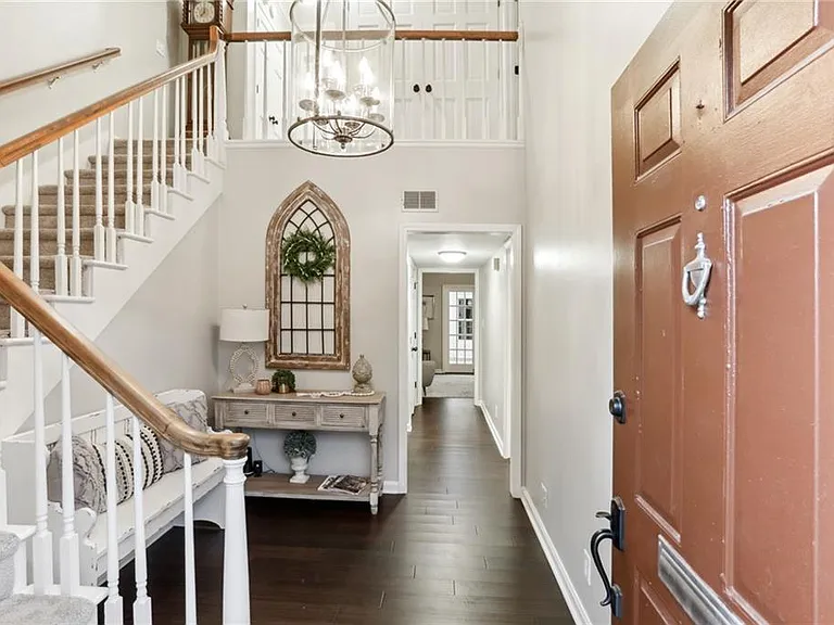 1601 Executive Park Ln NE — Photo 2