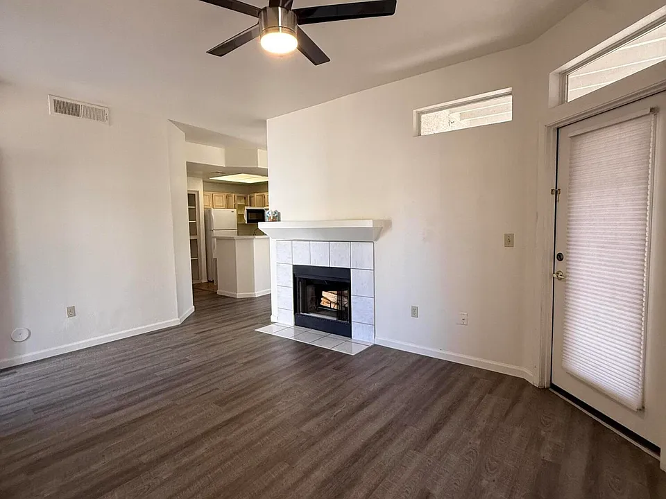 11375 E Sahuaro Dr #1011
