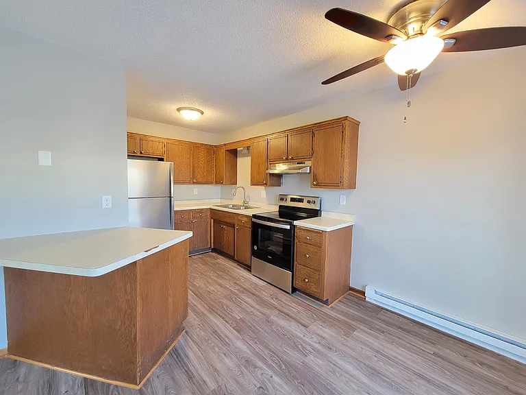 Hamptons - 204 18th Street Southwest - 5 — Photo 2