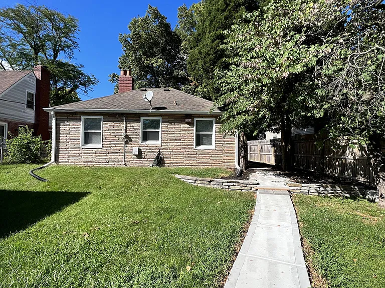 849 Berkley Rd — Photo 17