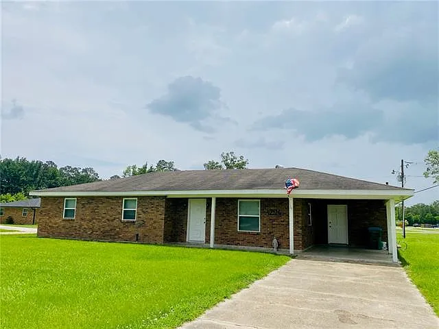 3 bed, 2.0 bath, 1603 sqft, $1,600 — Photo 1