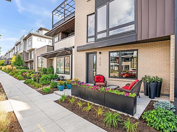2nd image of 6768 E Lowry Boulevard