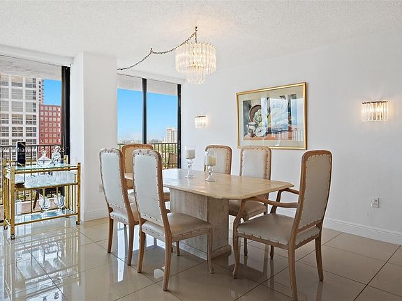4th image of 1450 Brickell Bay Dr APT 1407