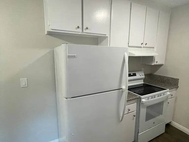 Cordova Apartments — Photo 22