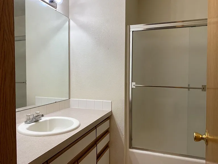 610 S Whitcomb St #B — Photo 10