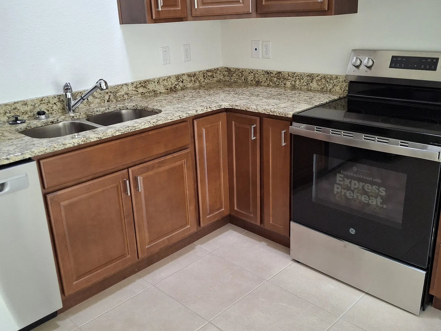 2211 Shantiniketan Blvd — Photo 4