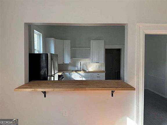 3rd image of 194 N Clarendon Ave