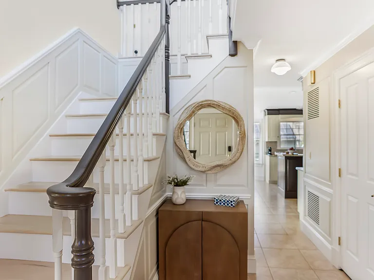 425 Jacobs Ln — Photo 17