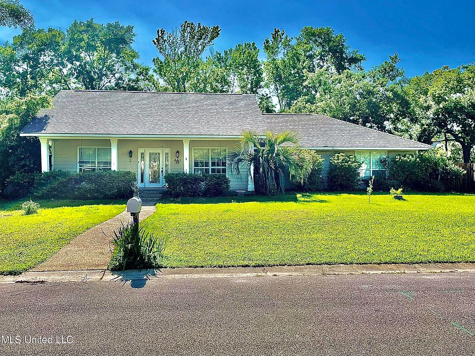 1st image of 479 Cove Dr