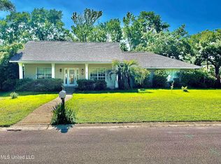 479 Cove Dr, Biloxi, MS 39531
