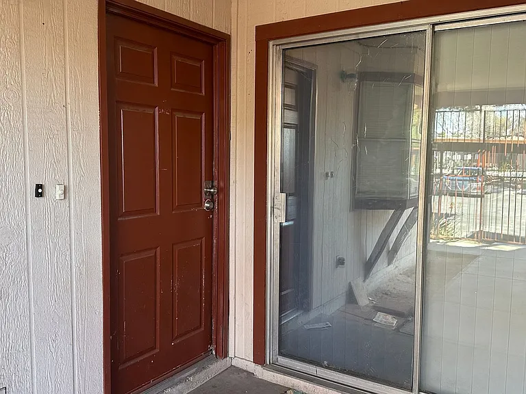 425 N Lamb Blvd #G — Photo 9