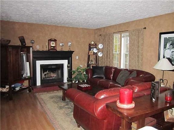 Relax in this Family Room w Gas Fireplace