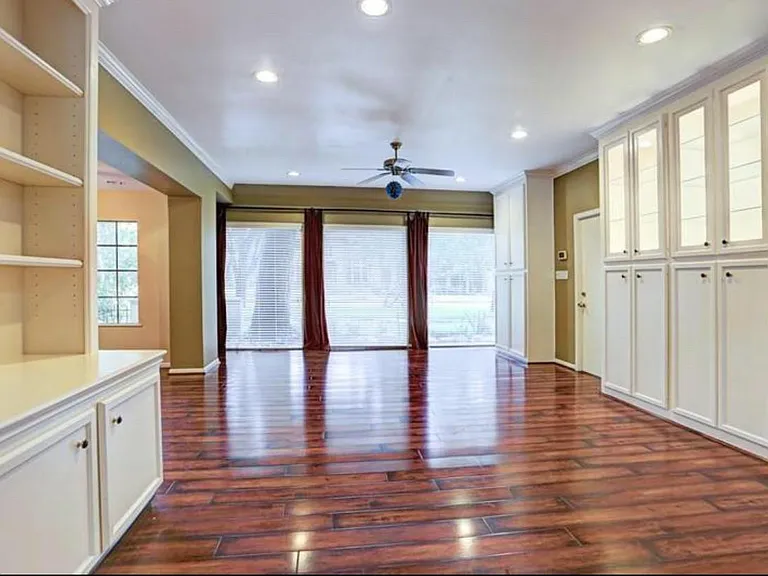11910 Steppingstone Ln — Photo 3