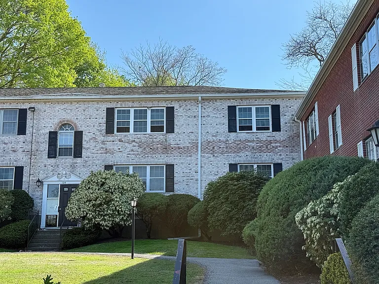 124 Lake Shore Rd #2 — Photo 2