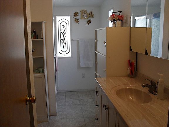 4th image of 904 Saint Catherine Ave