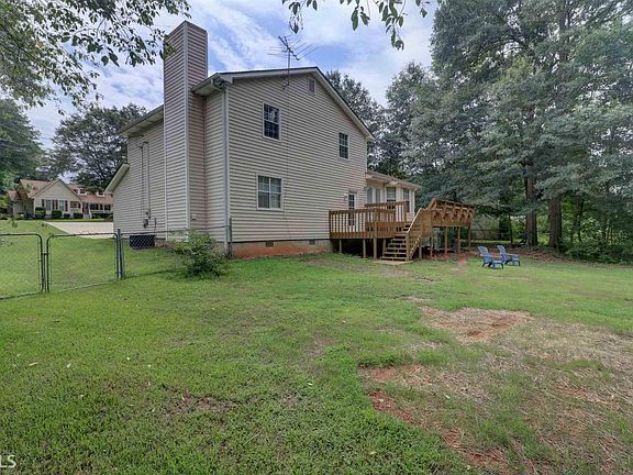 5th image of 538 Country Lake Dr
