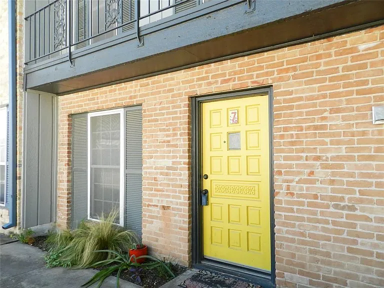 2300 Hancock Dr #7 — Photo 5