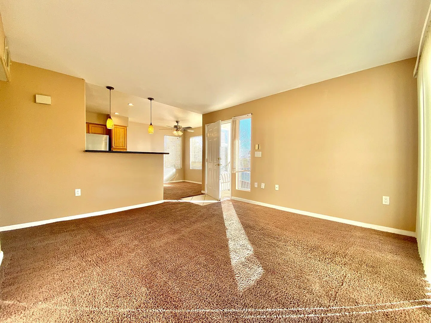 Spacious 2 beds, 2 baths condo — Photo 3