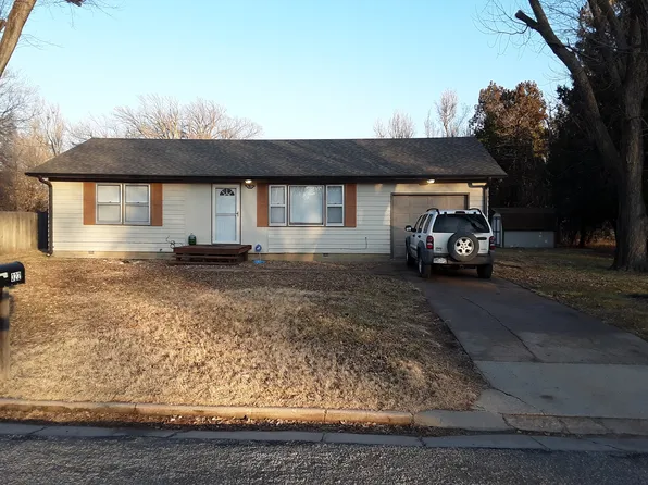 322 N 10th St, Sterling, KS 67579