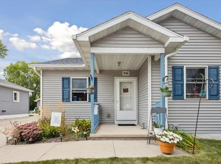 916 S Maple Ave, Green Bay, WI 54304