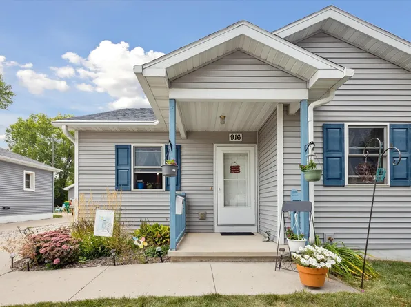 916 S Maple Ave, Green Bay, WI 54304