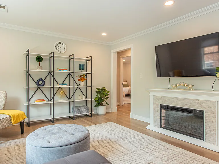 67-75 New England Ave #73G — Photo 5