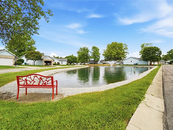 3rd image of 815 Spring Lake Cir