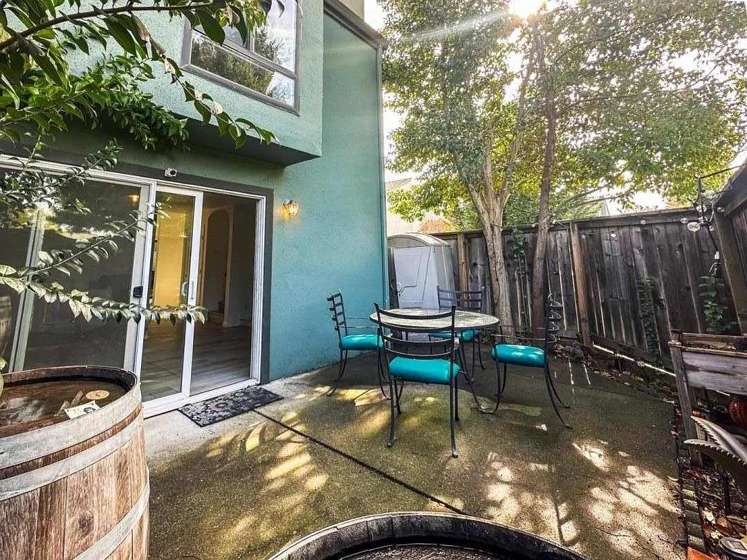 3516 Shelter Creek Dr photo 1