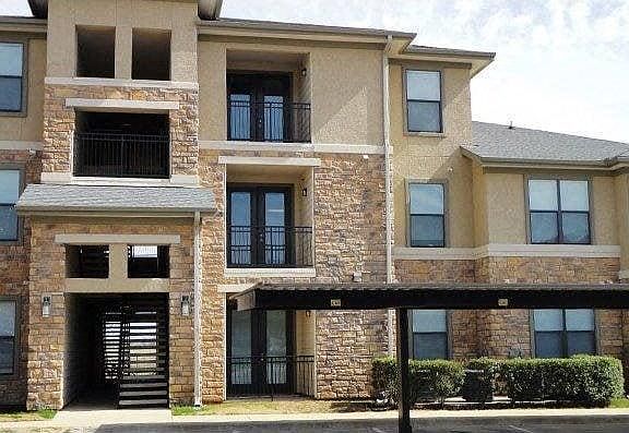 3rd image of 463 Westfield Blvd #826