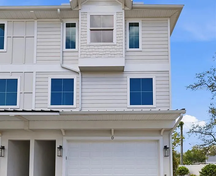 4208 W Carmen St #D — Photo 1