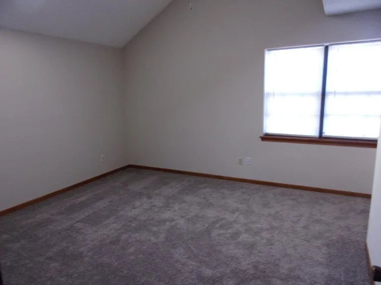 9207 Wornall Rd — Photo 3