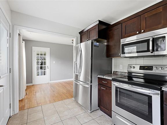 3rd image of 9012 Wornall Rd